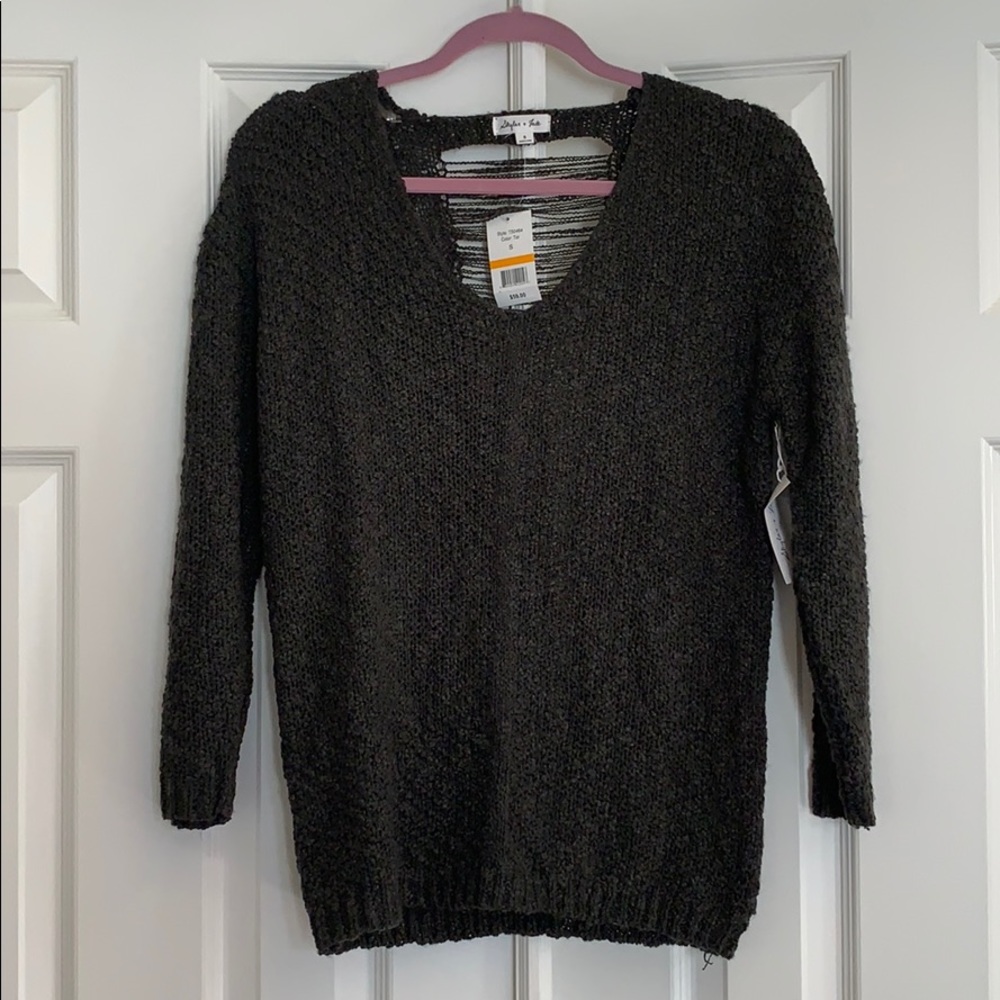 NWT Skylar & Jade charcoal sweater